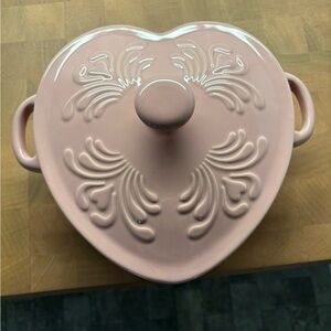 Chantal 2 Qt. Heart-Shaped Ceramic Pink Casserole Excellent Condition